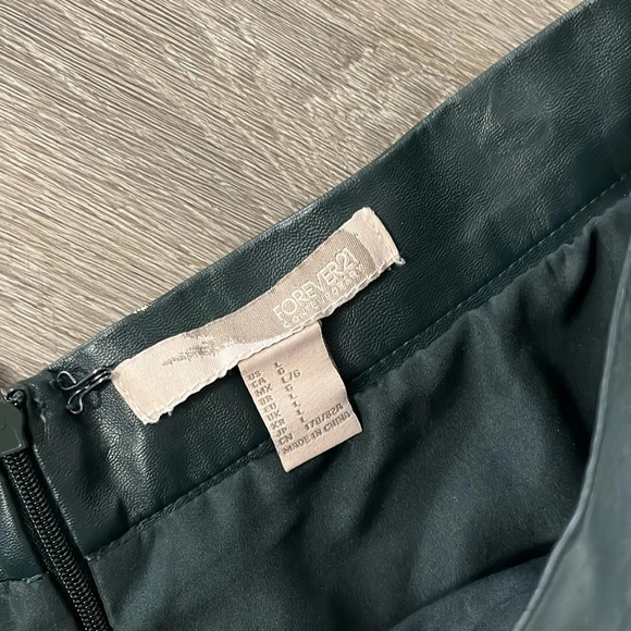 Forever 21 dark green faux leather skirt Large - Picture 2 of 5